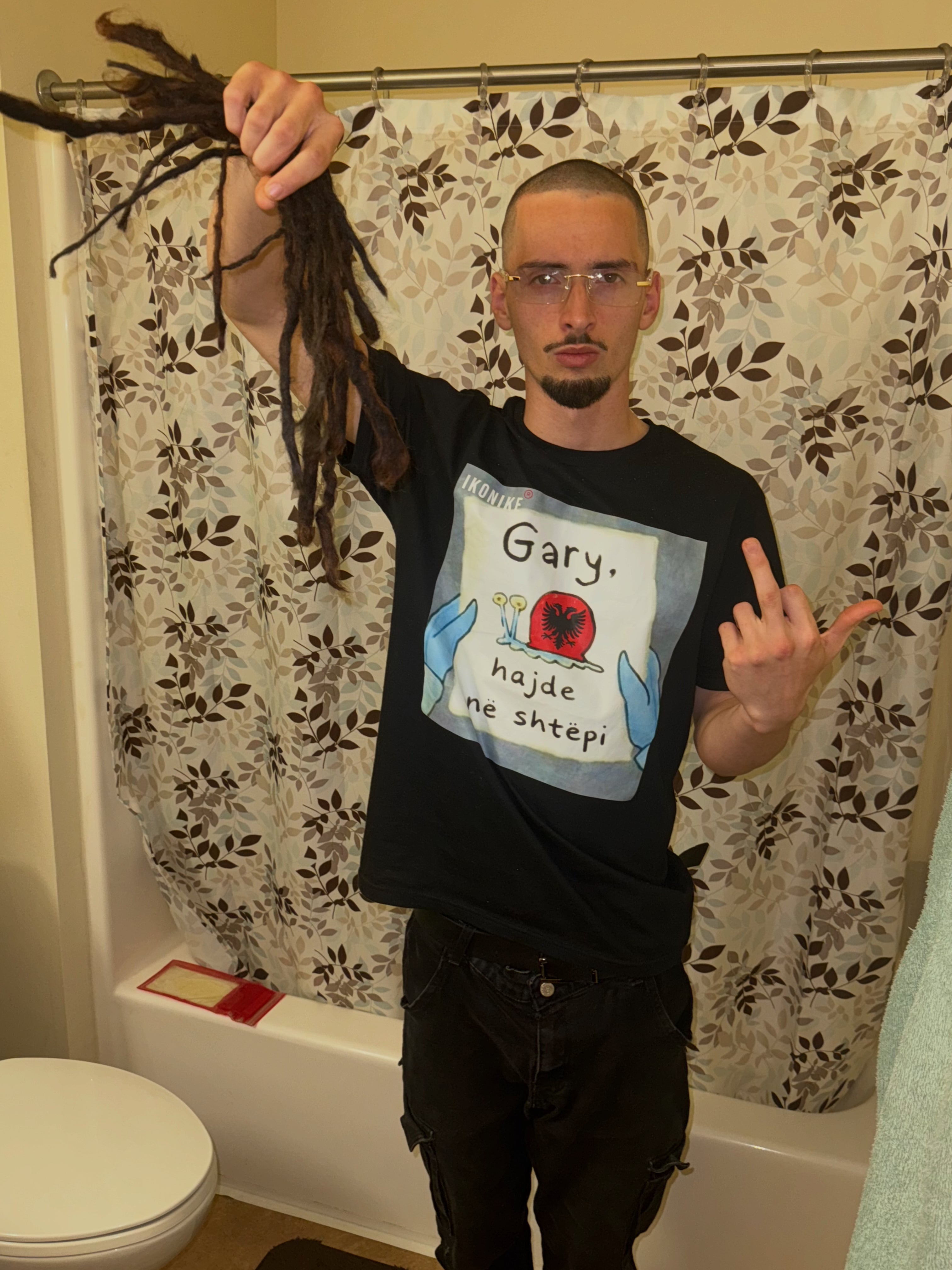 Gary hajde n’shpi “Albanian MemeWear”